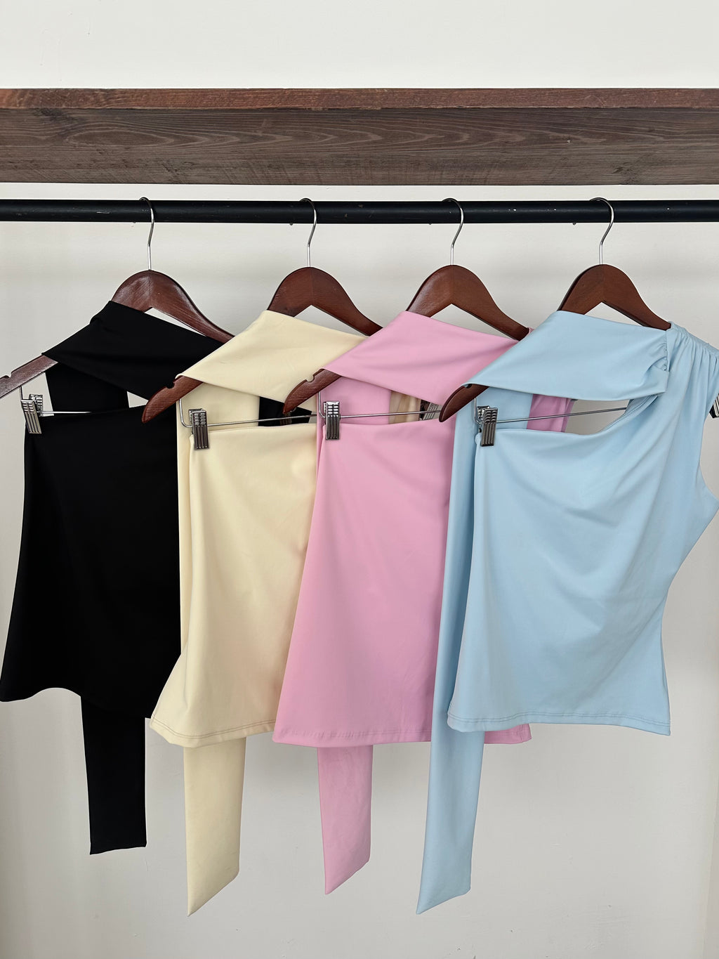 Blusa un hombro listón caído