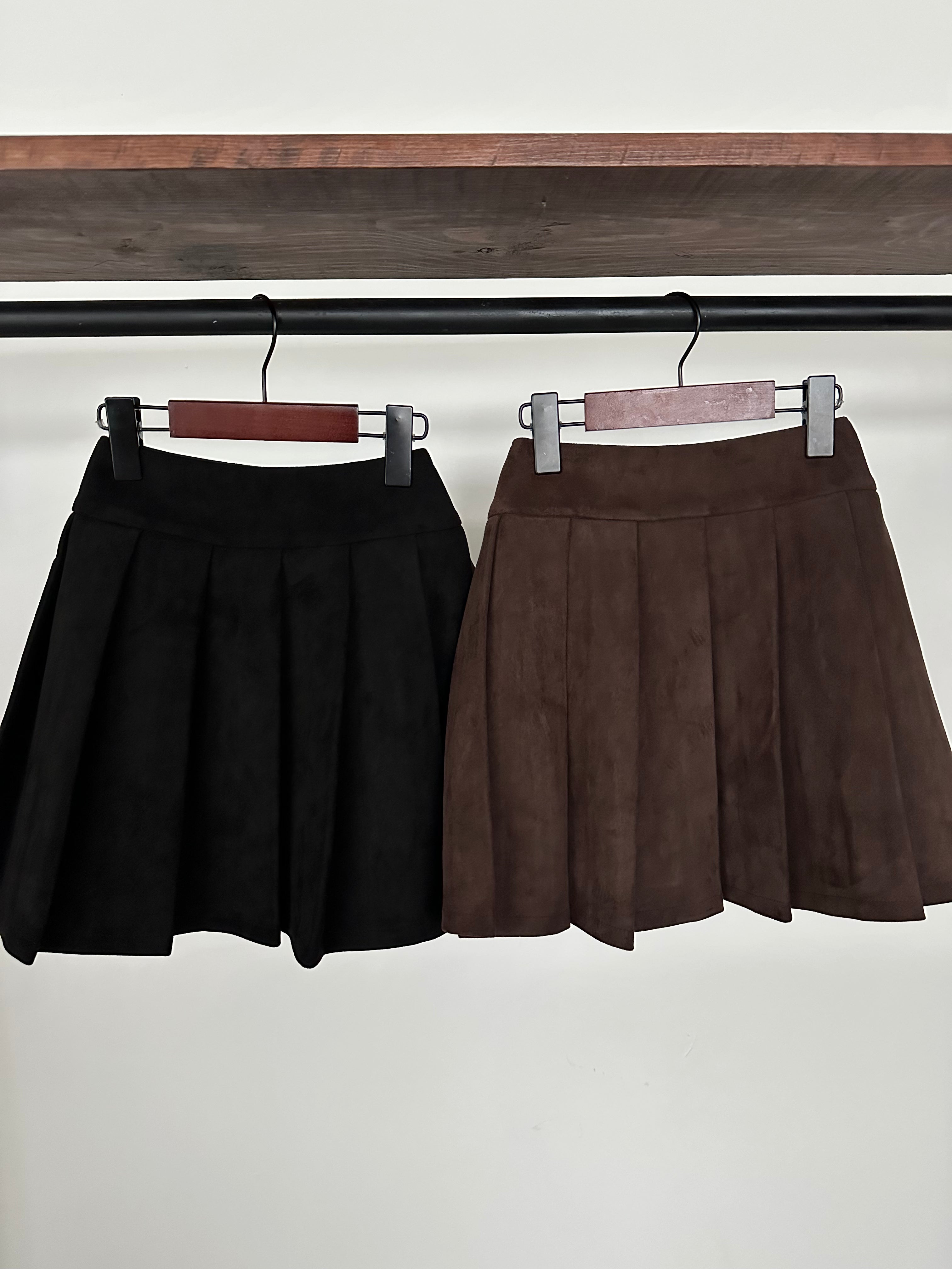 Falda tableada c/short