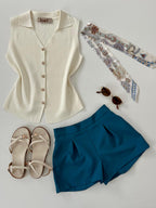Blusa abotonada con mascada