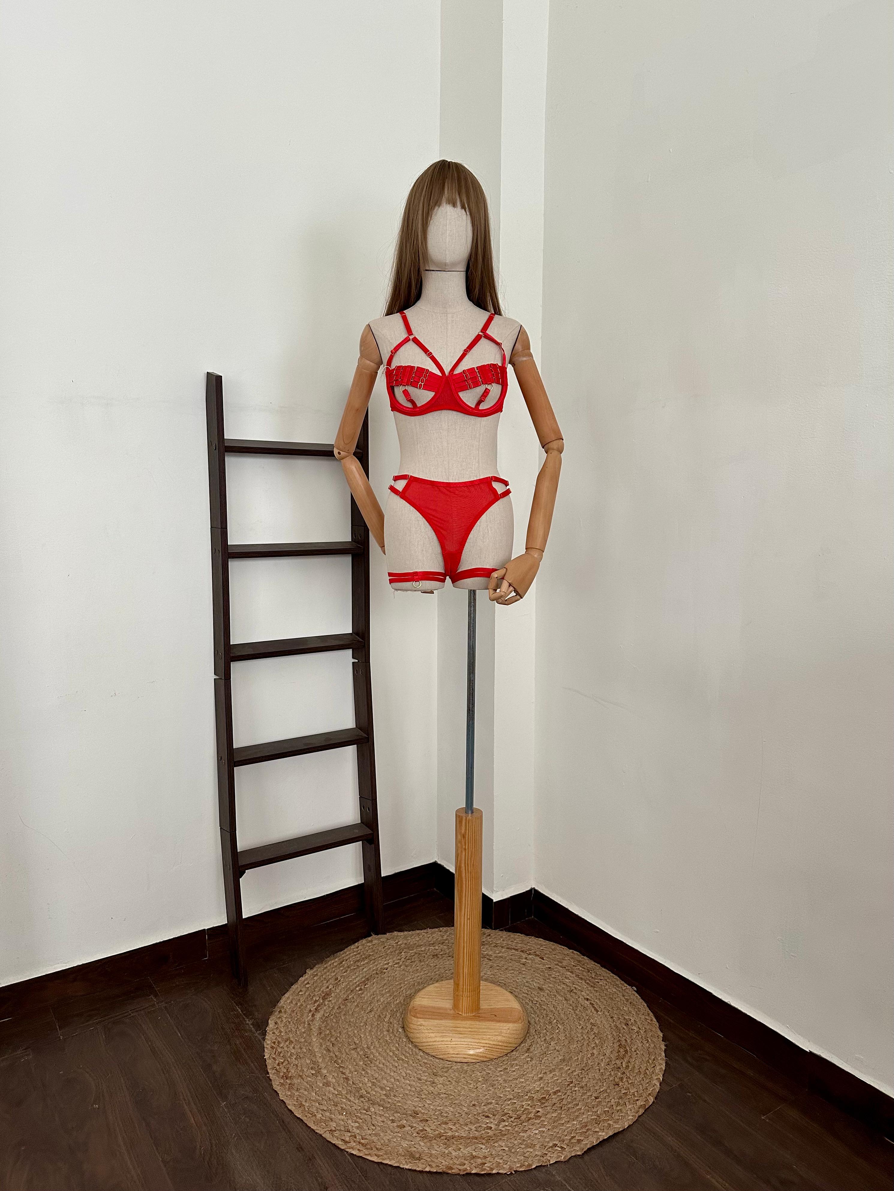 Strappy lingerie set