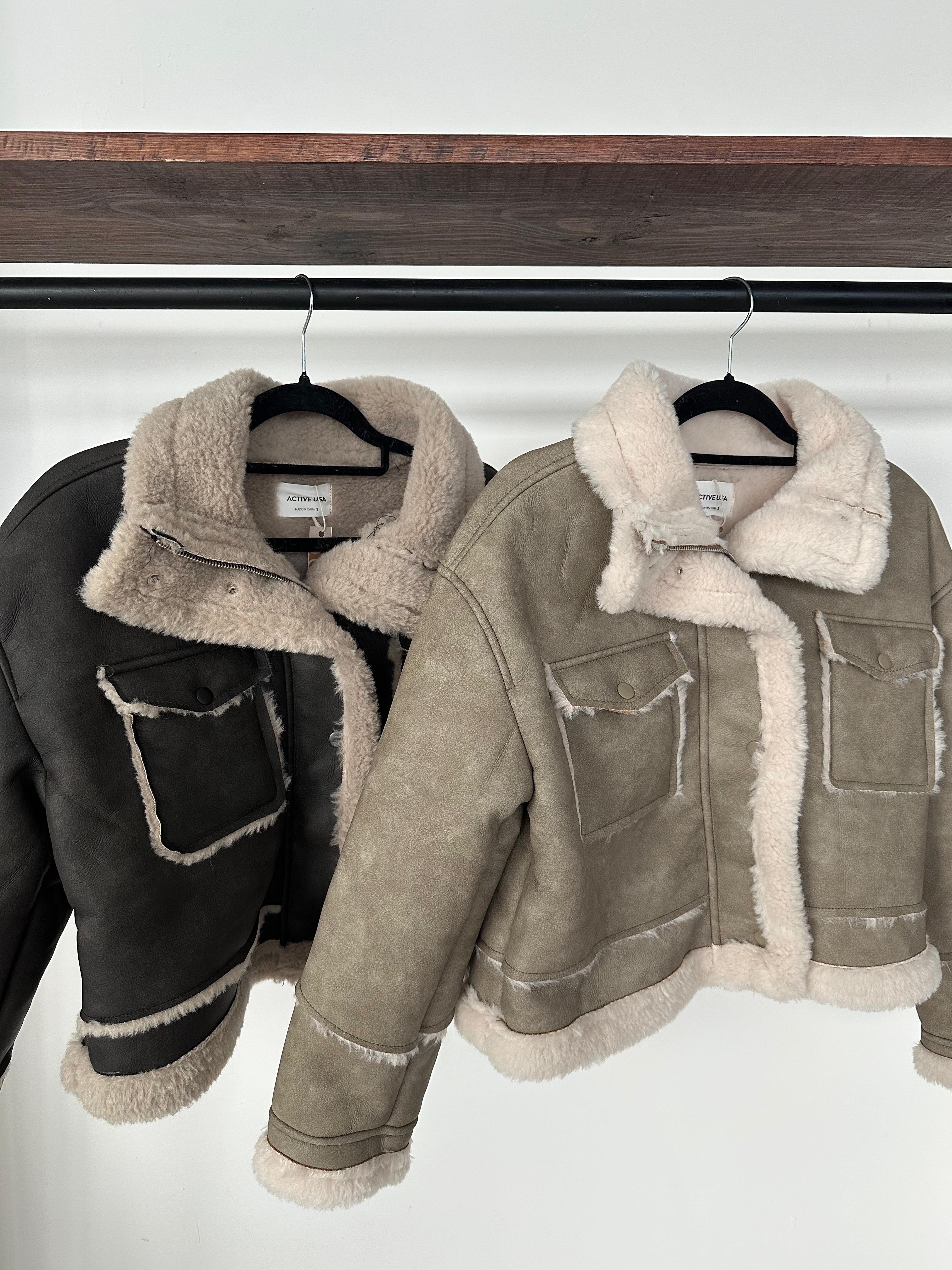 Chamarra vinipiel bolsillos