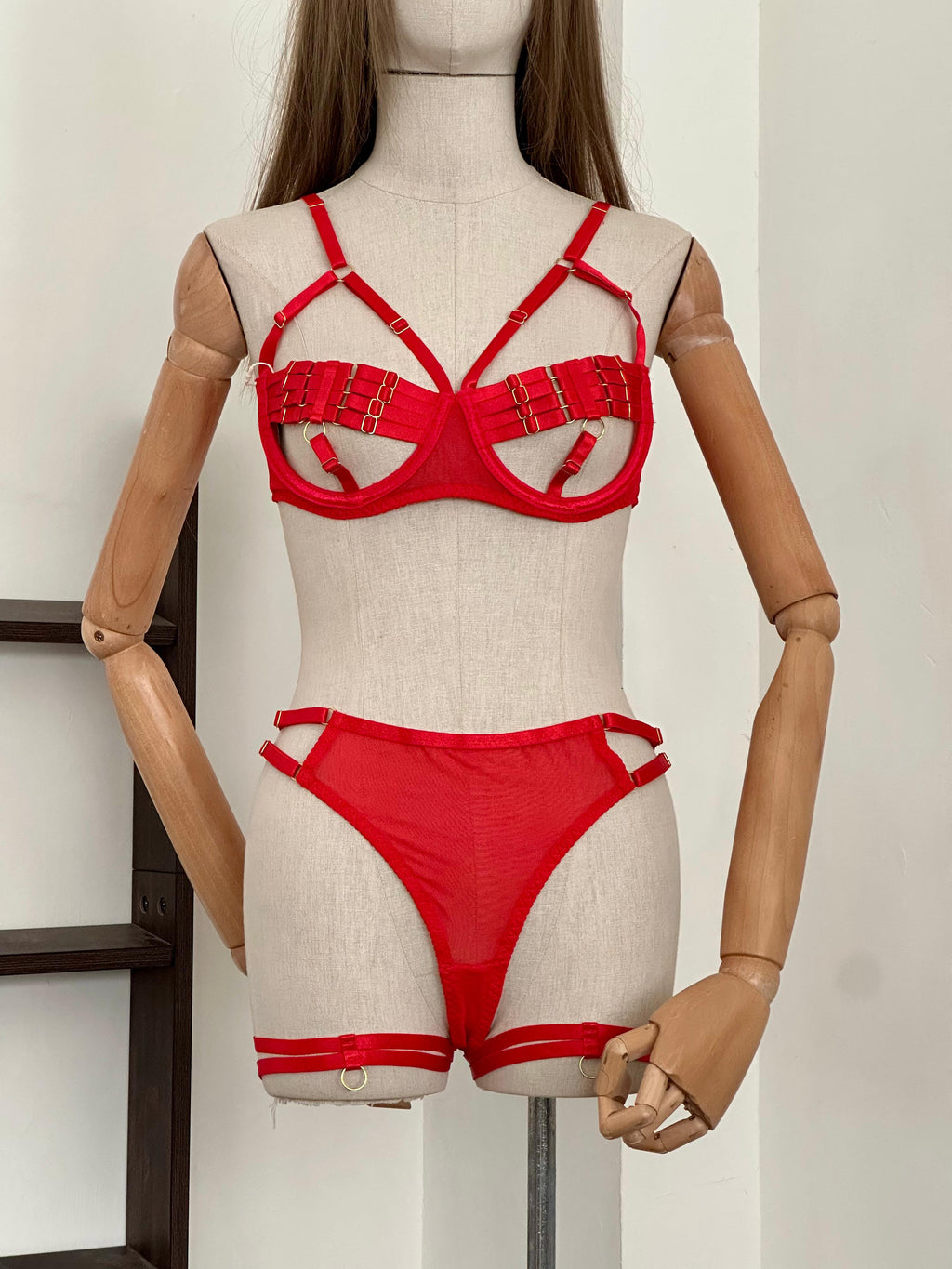 Strappy lingerie set